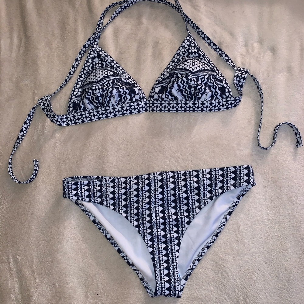 Jessica Simpson bathing suit. Size large. New